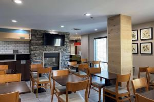 Dapur atau dapur kecil di Wingate by Wyndham Chandler Phoenix
