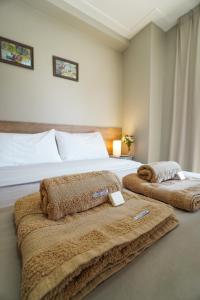 a bedroom with two beds with towels on them at Rent for Days IV- Norte Vip in San Miguel de Tucumán +23 photos