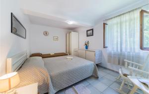 Postel nebo postele na pokoji v ubytování 5 Bedroom Awesome Home In Labin