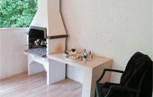 Posezení v ubytování 5 Bedroom Awesome Home In Labin
