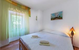 Postel nebo postele na pokoji v ubytování 5 Bedroom Awesome Home In Labin