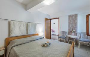 Postel nebo postele na pokoji v ubytování 5 Bedroom Awesome Home In Labin