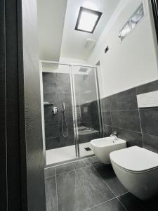 A bathroom at Daisy Homes