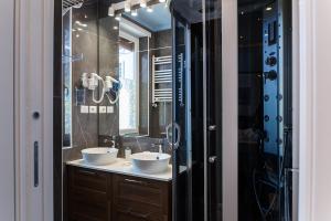 Koupelna v ubytování Pescara Centro luxury suite II Deluxe Rooms + 53 fotografií