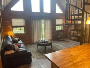 a living room with a couch and a table at Cozy 1 bedroom cabin in the heart of Jonesborough in Jonesborough