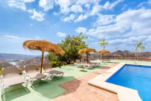 Piscina a El desafío de las Águilas o a prop