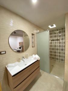 a bathroom with a sink and a shower with a mirror at Hotel Paso Realce in Guaduas