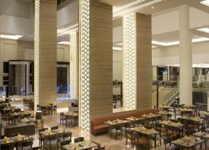מסעדה או מקום אחר לאכול בו ב-Hotel Santika Premiere Slipi Jakarta