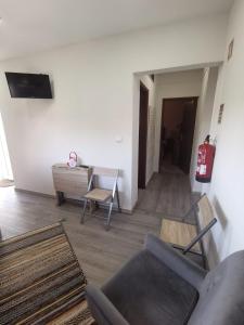 a living room with a couch and a chair at Casas Zé Pinto in Hospital