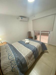 Ein Bett oder Betten in einem Zimmer der Unterkunft Departamento Gastón