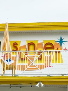 Фотография из галереи Sunset Inn and Cottages в городе Сент-Пит-Бич