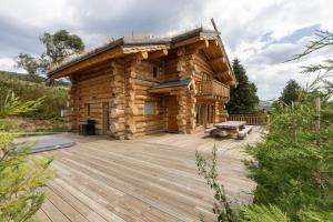 Das Gebäude in dem sich das Ferienhaus befindet