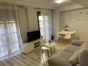 a living room with a couch and a table at Casa Alberto 1 izda in Tudela