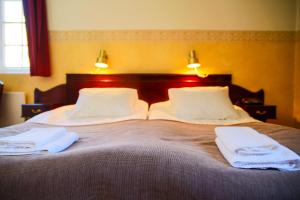 Letto o letti in una camera di Värdshuset Hwitan