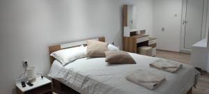 Ένα ή περισσότερα κρεβάτια σε δωμάτιο στο Arts Guest House - Beautiful villa for 8 persons