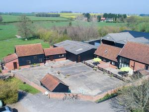 an aerial view of a building with a courtyard at Henrys Barn - Ukc3168 in Walpole