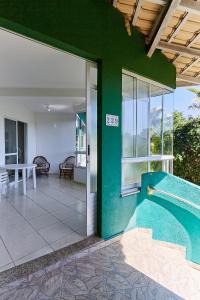 Bazén v ubytování 819 Solar das Bromélias 350 M da Praia Bombinhas Centro nebo v jeho okolí