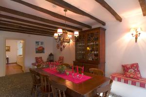 a dining room with a wooden table and chairs at Casa da Madalena do Mar in Madalena do Mar