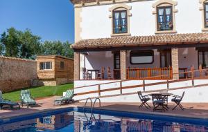 Bazén v ubytování La Villa del Pantano nebo v jeho okolí