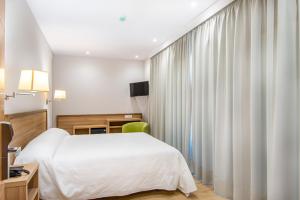 Posteľ alebo postele v izbe v ubytovaní HOTEL JAUME D'URGELL