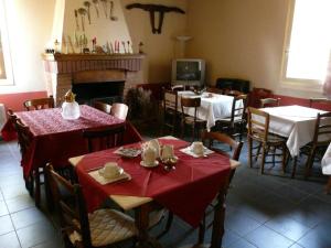 Reštaurácia alebo iné gastronomické zariadenie v ubytovaní Agriturismo La Riccardina