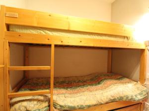 Katil atau katil-katil dalam bilik di Appartement 4 pers avec terrasse, près des pistes et commerces, Val Cenis Le Haut - FR-1-508-206