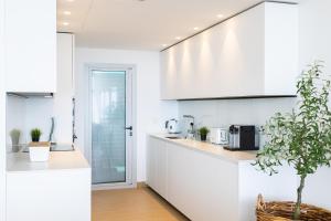 Kuchyň nebo kuchyňský kout v ubytování Ensuite Deluxe Jacuzzi & Parking Privado