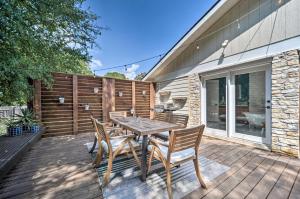 Balcone o terrazza di Buda Home with Deck and Fire Pit - 15 Mi to Austin!