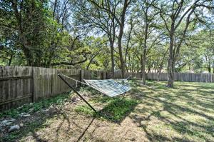 Giardino di Buda Home with Deck and Fire Pit - 15 Mi to Austin!