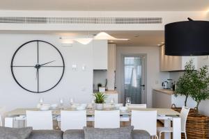 Kuchyň nebo kuchyňský kout v ubytování Ensuite Deluxe Jacuzzi & Parking Privado