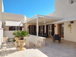a patio of a house with a table and chairs at il Pascià Affittacamere in Otranto