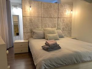 a bedroom with a large bed with two towels on it at Moi in Birkirkara