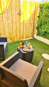 Vonkajšia záhrada v ubytovaní T2 Chambre Miroir jardin et parking privé Marseille