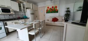 Dapur atau dapur kecil di Apto Resort Cambuhy frente Mar Piscina Academia +12 gambar
