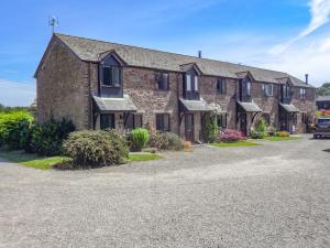 a large brick house with a driveway at Bear Cottage in Abbey Dore