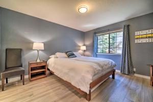 A bed or beds in a room at Modern Tahoe City Home Close to Beaches!