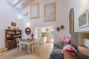 Fotografie z fotogalerie ubytování LiLy's Garden House v destinaci Ágios Rókkos