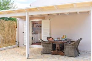 Fotografie z fotogalerie ubytování LiLy's Garden House v destinaci Ágios Rókkos