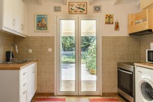 Fotografie z fotogalerie ubytování LiLy's Garden House v destinaci Ágios Rókkos