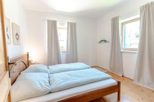 En eller flere senge i et værelse på Ferienhaus Calm & Relax