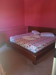 Tempat tidur dalam kamar di Hotel Meteor