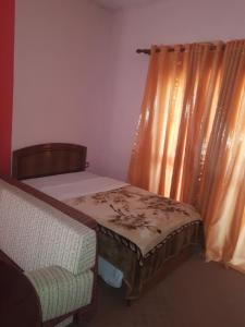 Tempat tidur dalam kamar di Hotel Meteor