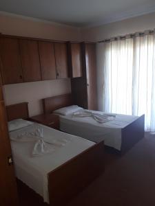 Tempat tidur dalam kamar di Hotel Meteor