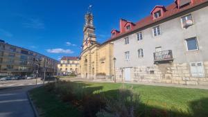 Budynek, w którym mieści się apartament