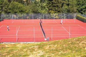 Tenis alebo squash v ubytovaní Appartement Bridan - Welkeys alebo jeho okolí