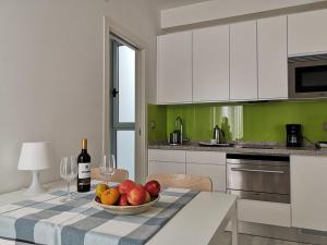 A kitchen or kitchenette at White Loft Alameda Még 12 kép