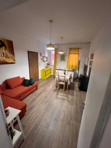 a living room with a couch and a table at Appartamento Bononia in Bologna