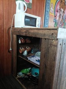 En tv och/eller ett underhållningssystem på Cabaña completa Lodge la Quebrada