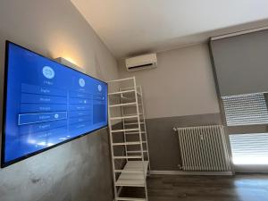TV a/nebo společenská místnost v ubytování Bergamo Automatic Rooms Self check-in