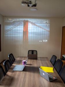 Бизнес-центр и/или конференц-зал в BauHouse Comfort Suites Asuncion